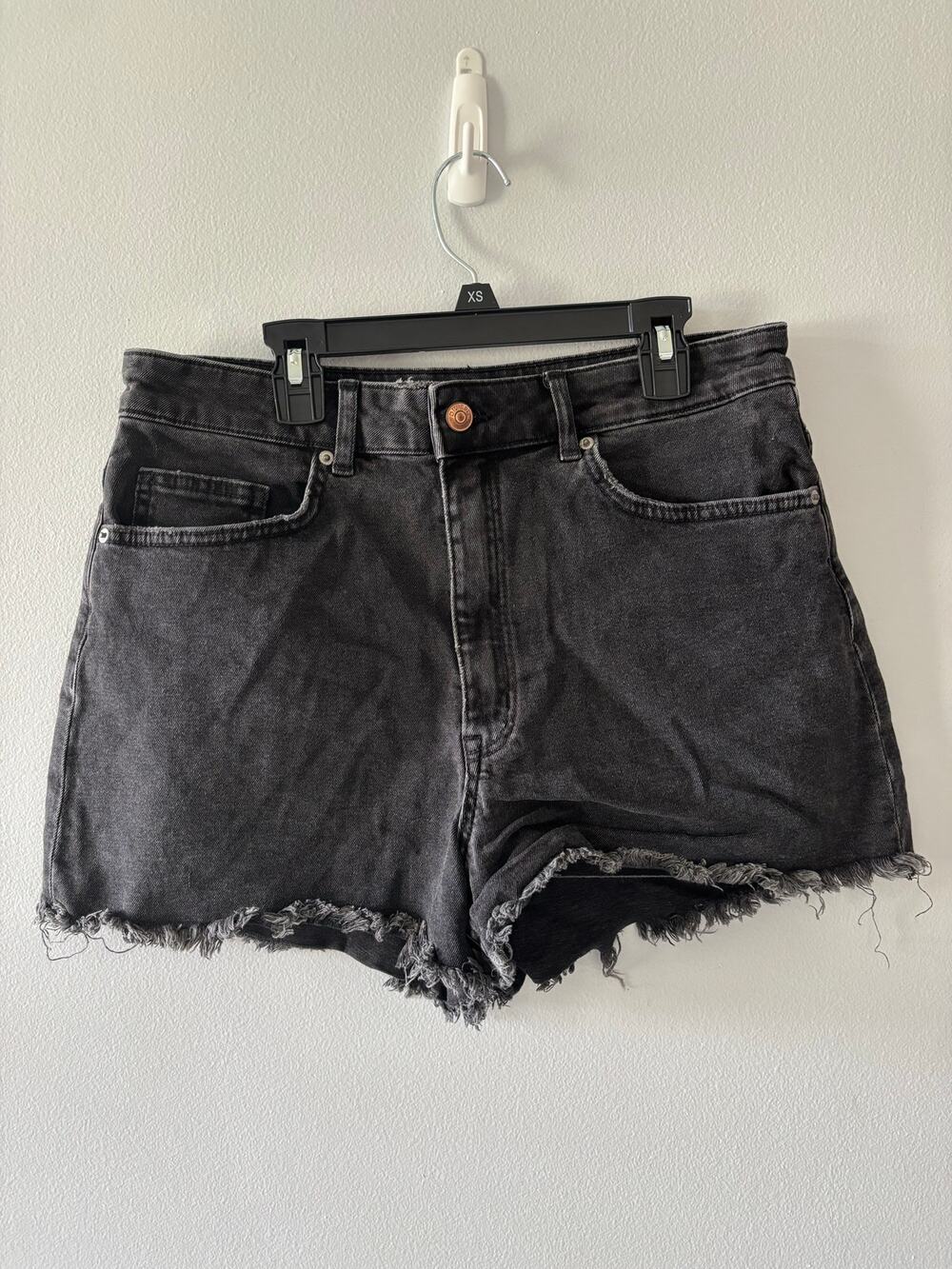 H&M Divided Denim Cutoff Jean Shorts Size 8 Black Wash High Rise Festival